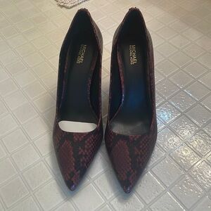 Red and Black reptile patterned Michael Kors pumps- Size 8.  Never worn!!